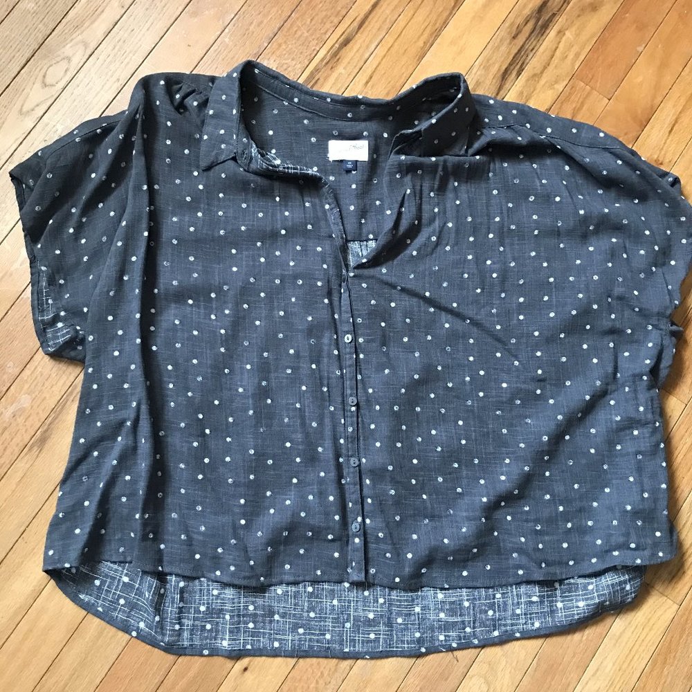 UNIVERSAL THREAD GRAY TOP W/WHITE POLKA DOT 4X